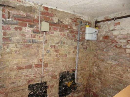 KG: Haus-Gasanschluss & Telekom