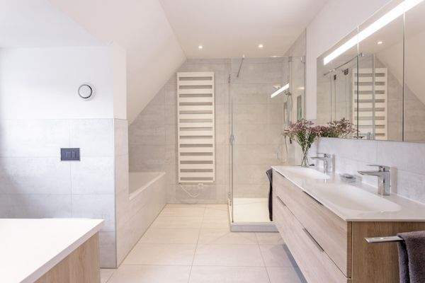 Badewanne & Dusche.jpg