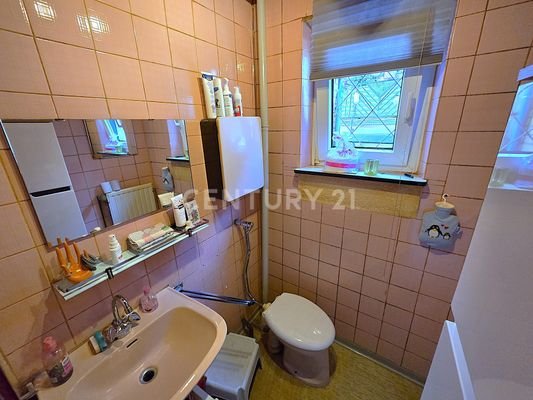 Zusätzliches Gäste WC der Wohnung im EG
