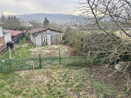 Blick von der Terasse in den Garten