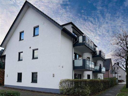 jede Wohnung besitzt einen Stellplatz