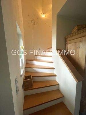 Treppe zum Obergeschoß