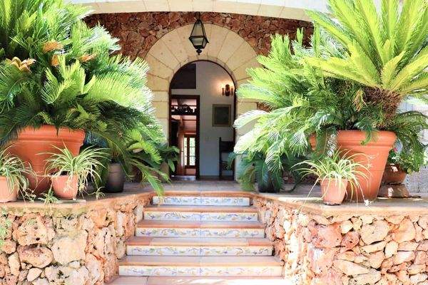 der imposante Eingangsbereich