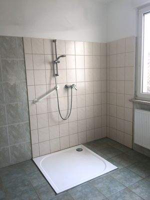 Dusche ohne Glasabtrennung.JPG