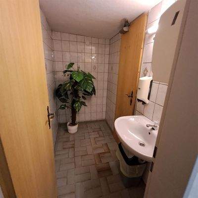 Damentoilette - Kellergeschoss