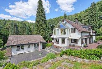 Übersicht über Wohnhaus und Nebengebäude