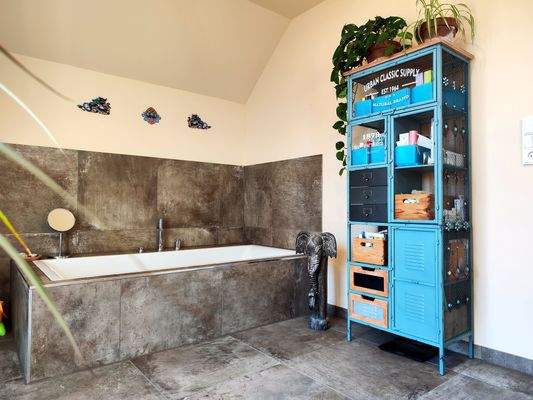 35) Bad mit Wanne OG.jpg