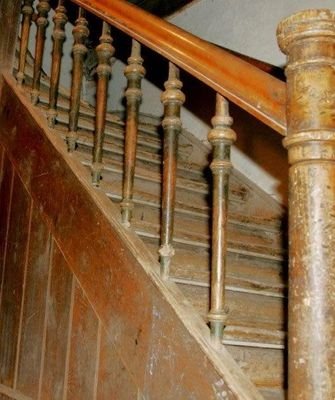makellos Techentin Pfarrhaus Treppe zum OG.jpg