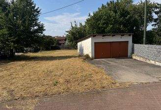 Grundstück mit Garage
