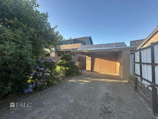 Auffahrt/ Garage EG-Wohnung