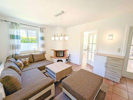 makellos 05 EFH Prerow - Diele mit Kamin WE 1.jpg