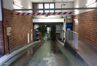 Uhlandstr.190_Einfahrt