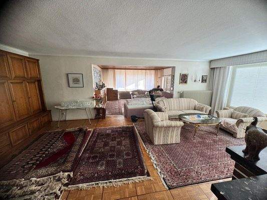 Wohnzimmer u. Wintergarten (EG)