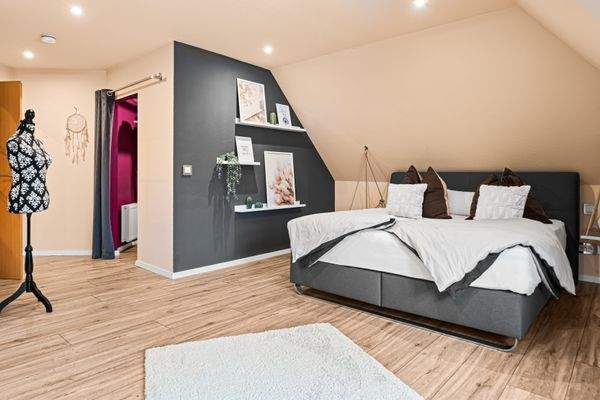 Schlafzimmer mit Ankleide