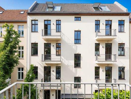 Balkon Blick Hinterhaus - (KI generiert)