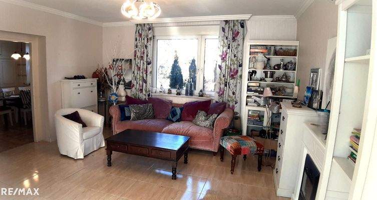 Wohnz., links Tür zur Küche