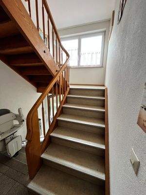 Treppenhaus mit Lift.jpeg