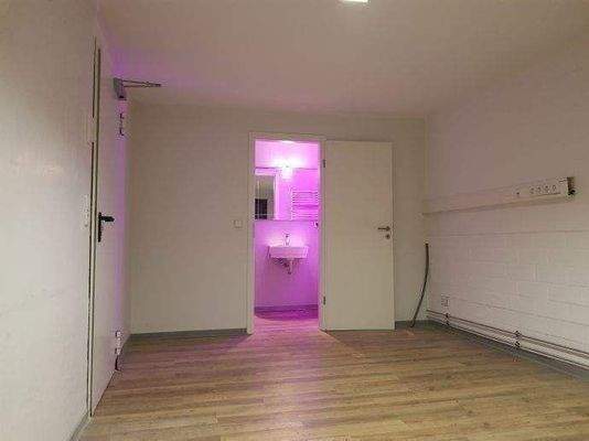 Achtung: zusätzliches Büro in Zwischenetage + Bad 