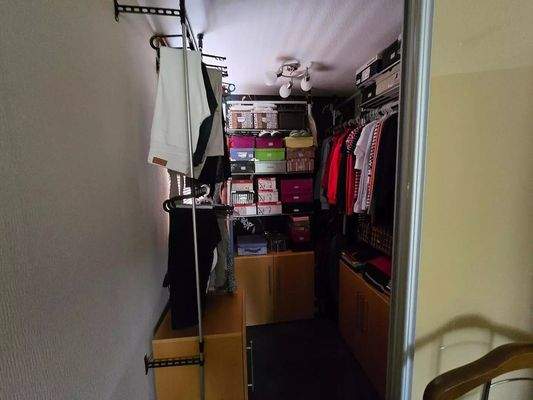 Ankleidebereich (ehemals Abstellkammer)