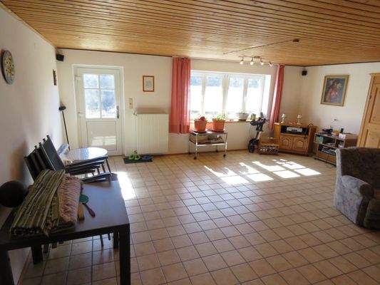 Wohnzimmer mit Eingang in die ELW