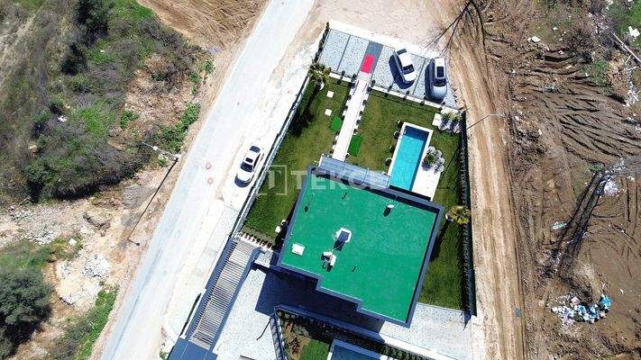 Detached Villas with Private Pool and Garden in Bursa Mudanya
