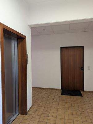 Aufzug in die 2. Etage