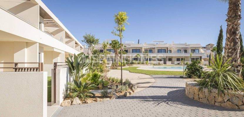 New Apartments in Complex with Swimming Pool in Torrevieja