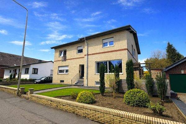 Straßenansicht Immobilie