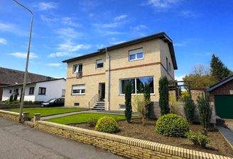 Straßenansicht Immobilie