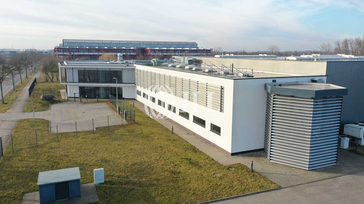 Vorbau mit Büro-/Sozialflläche