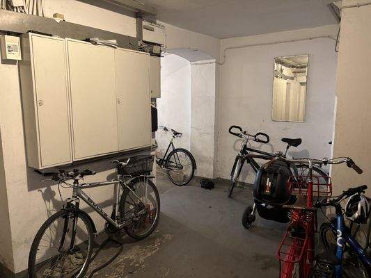 Fahrradabsterllraum