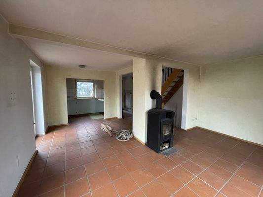 Erdgeschoss: Wohnraum mit Kochnische, sep. WC