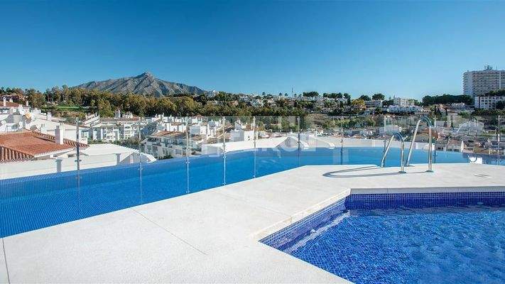 Sea View Apartments in Complex with Pool in Marbella