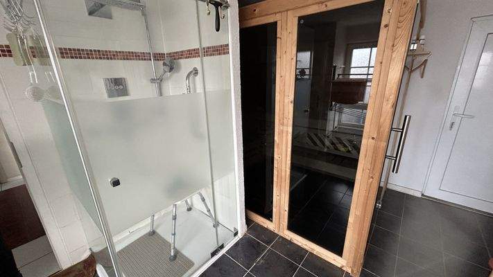 Sauna und Dusche