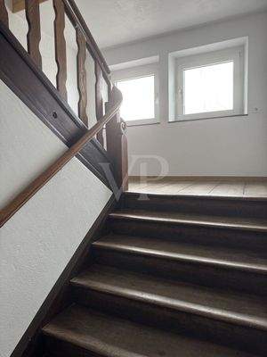 Alte Holztreppe EG-OG