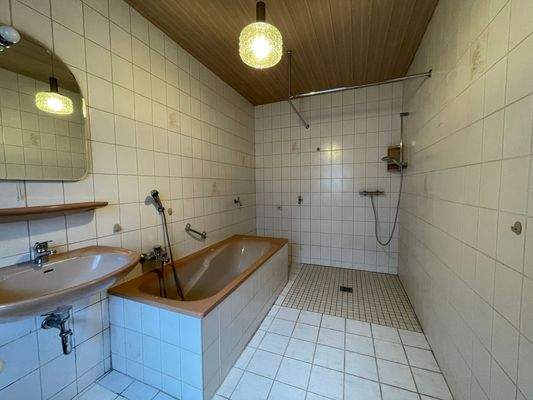 ... Duschbad im Erdgeschoss