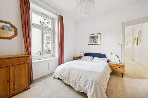 Ruhiges Schlafzimmer zum Innenhof