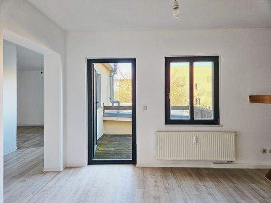 Küche links, Terrassenzugang.jpg