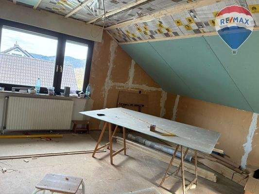 19 DG Zimmer teilweise ausgebaut