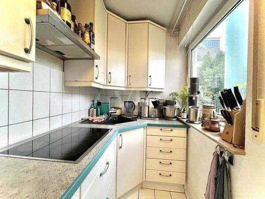 Lichtdurchflutete Küche