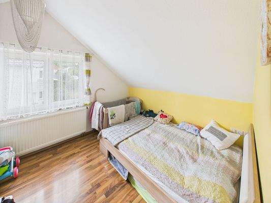 Schlafzimmer (DG rechts)