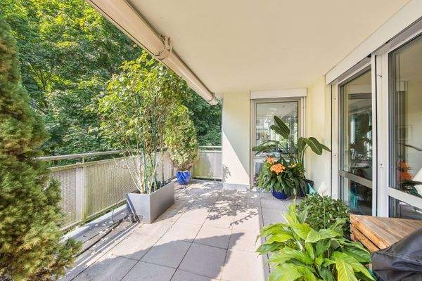 Terrasse in Südausrichtung mit vielseitiger Gestaltungsmöglichkeit