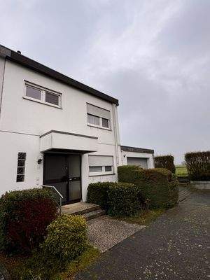 Frontansicht Reihenendhaus