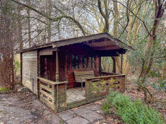 Gartenhaus im hinteren Bereich des Gartens