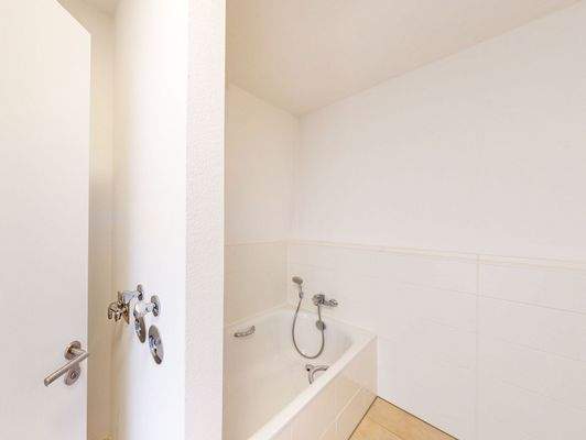 Badezimmer mit Waschmaschienenanschluss