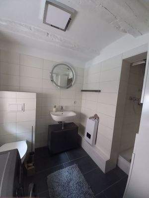 Badezimmer mit Dusche