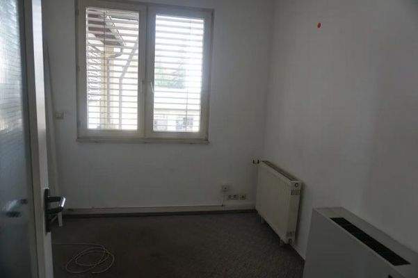 Vorderhaus, 1. OG, unrenoviert 