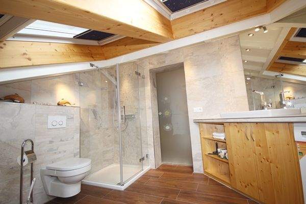 Freigelegte Balken – und ein Raum, der atmet