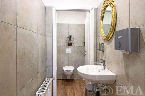 Waschraum Damen Gewerbe