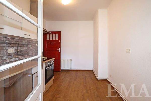 Blick vom Wintergarten in die Küche